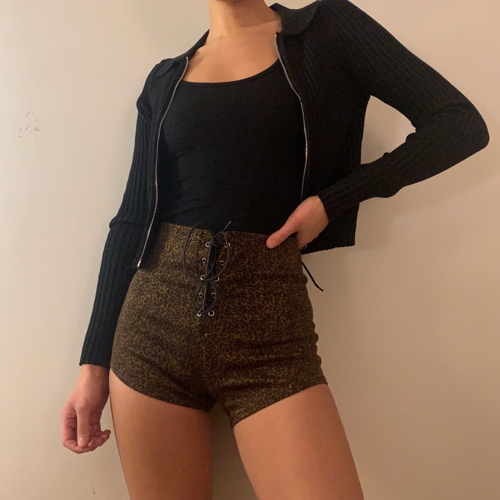 ONE OF A KIND Unif Leopard Print shorts